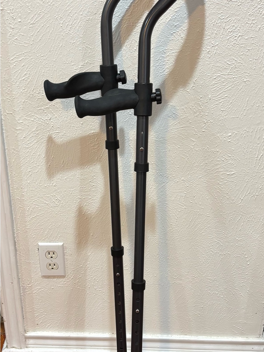 In motion pro underarm crutch set black